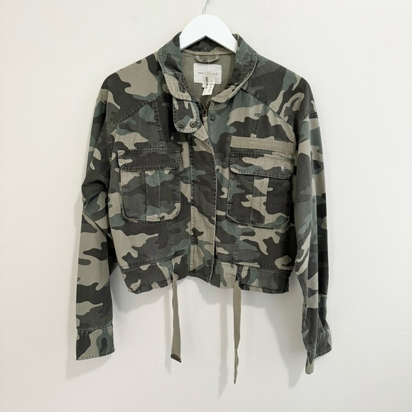 Aeropostale NWT Cropped Camo Jacket - Picture 2 of 5